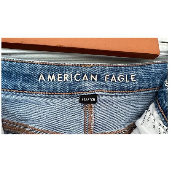 American Eagle Women’s Jean Size 2 Distressed Mid Rise Stretch  Mom Jeans - Picture 6 of 9